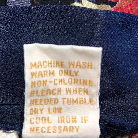 "Satin” Like" Floral Button down Sleepware GUC. Victoria's Secret - Picture 10 of 10